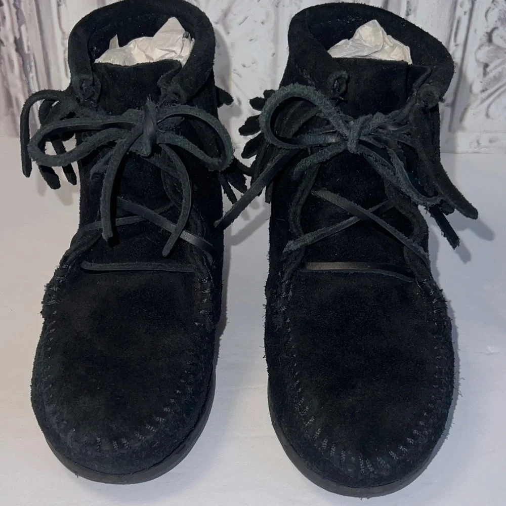 Minnetonka Kids Tramper Boot Suede Moccasin Lace-Up Ankle Boots Black Kids 11